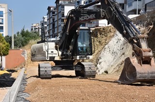 Gemlik’te Yol Açma Çalışmaları Hız Kesmeden Sürüyor